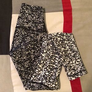 Lulu Lemon WunderUnder SZ 0